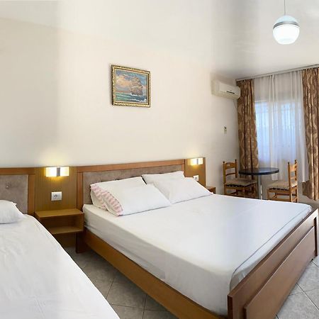 Vila Yasmin 38 Sarandë エクステリア 写真